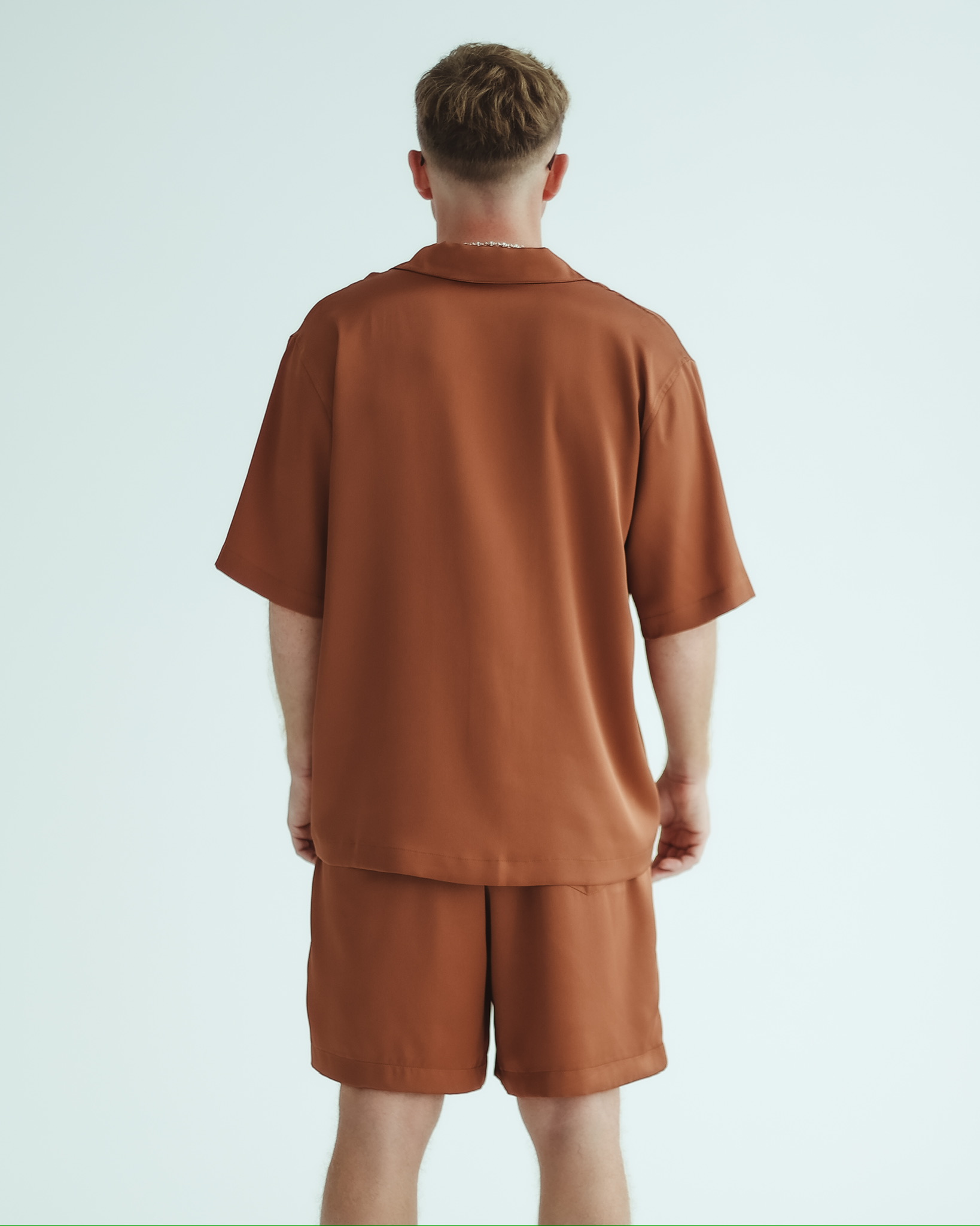 Shorts-white-with-brown-line